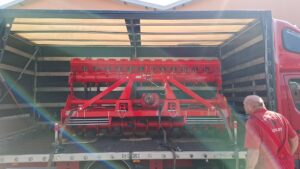 Trasporto di macchinari e attrezzature agricole su furgone